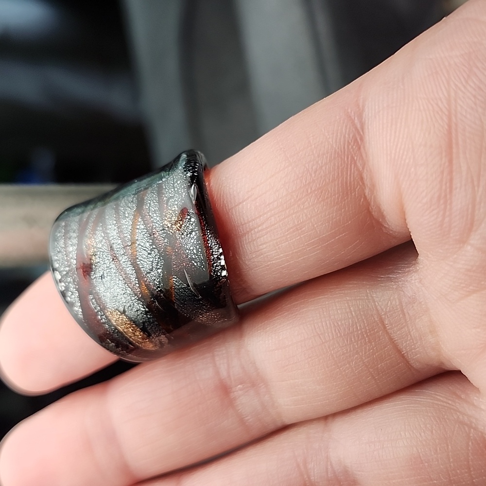 Elegant Glass Statement Ring - Picture 6 of 6